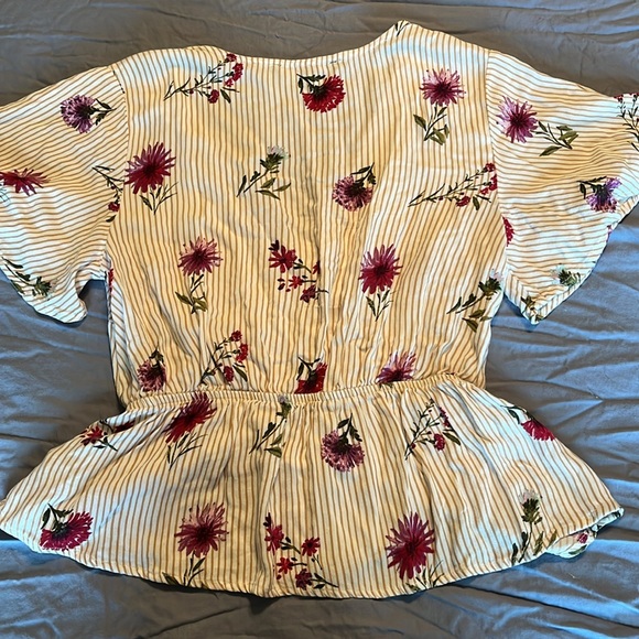 Women’s blouse, size small - Picture 3 of 4